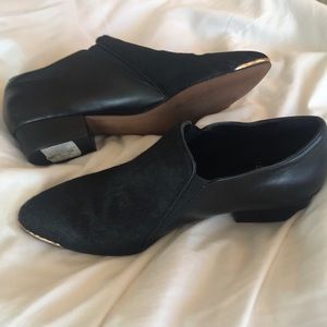 Low black loafers with hide top